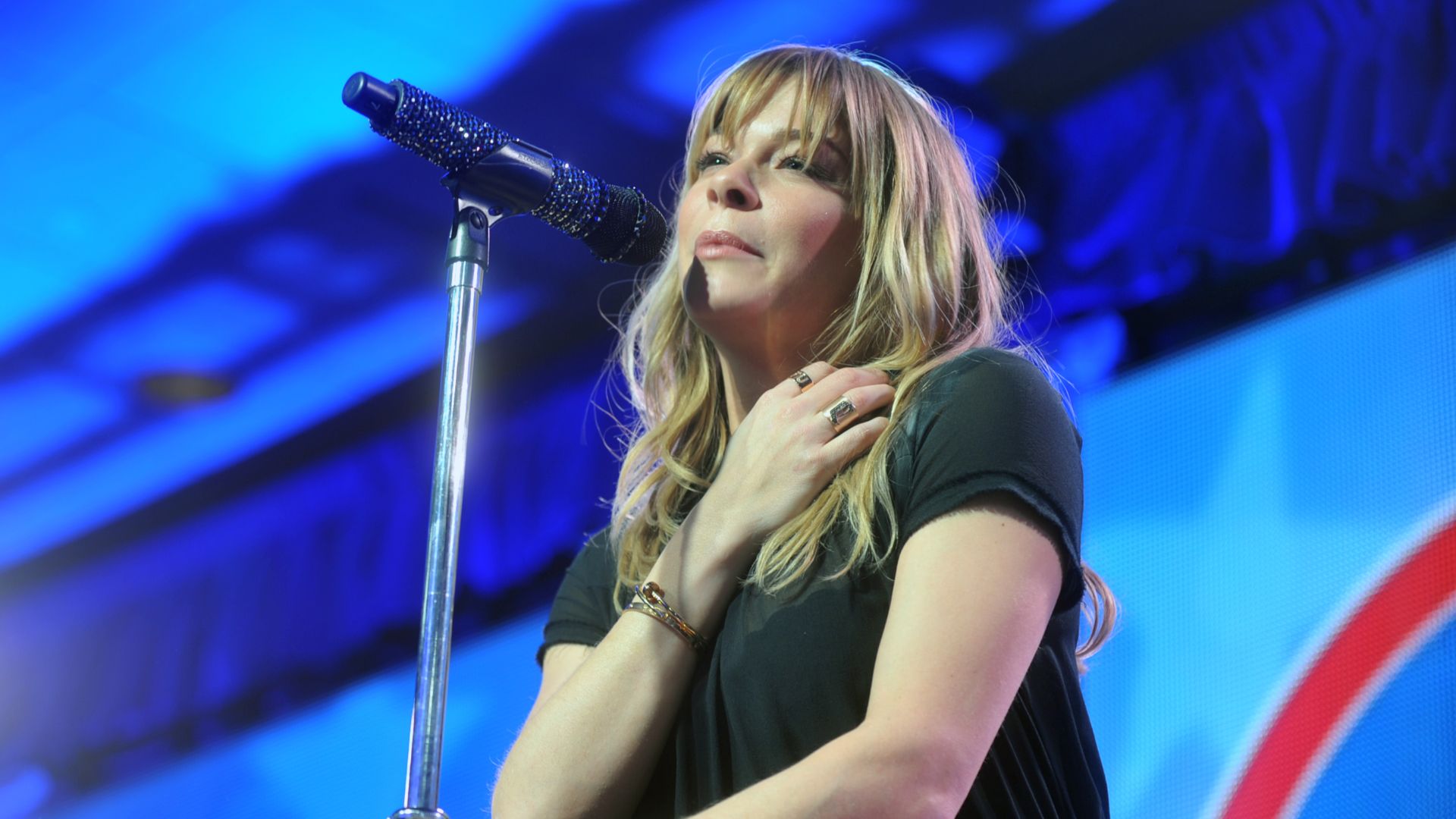 Country and pop singer LeAnn Rimes sings at the National Guard Youth Foundation ChalleNGe Champions Gala in Washington, D.C., Feb. 26, 2013. (Army National Guard photo by Sgt. 1st Class Jim Greenhill) (Released)