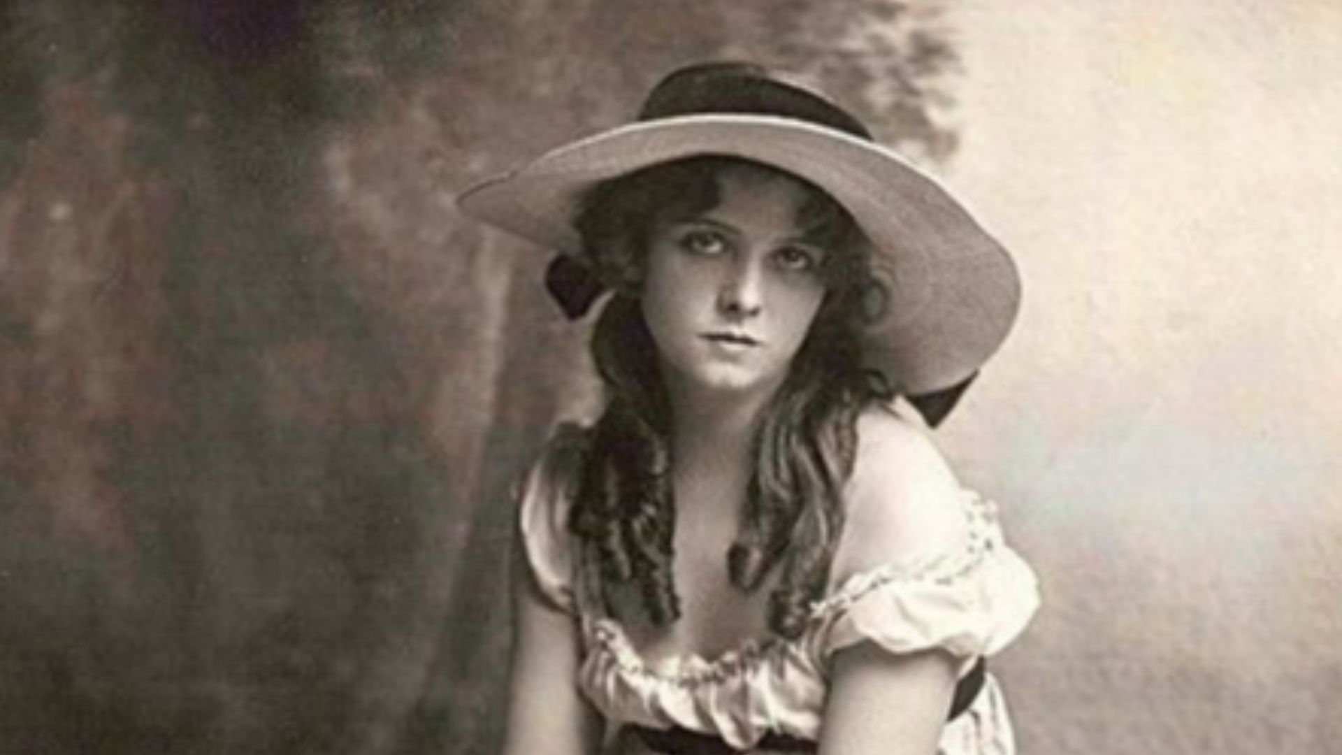 Portrait of American actress Olive Thomas by Ira L. Hill.