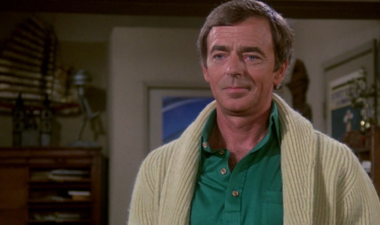 Screenshot from The Cat from Outer Space (1978)