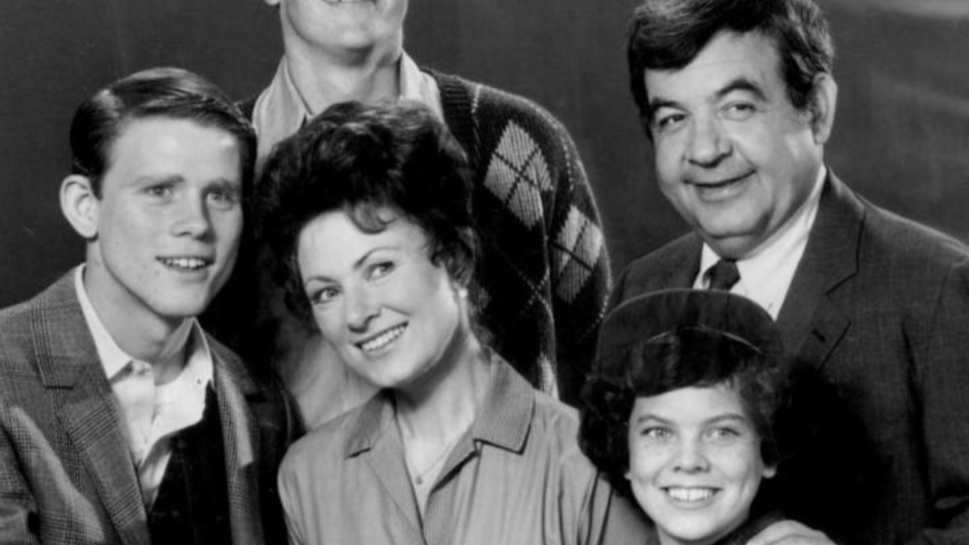 Photo of the Cunningham family from the television program Happy Days.  Back from left: Ron Howard (Richie), Gavan O'Herlihy (Chuck - two actors played the role before the character was written out), Tom Bosley (Howard).  Front: Marion Ross (Marion), Erin