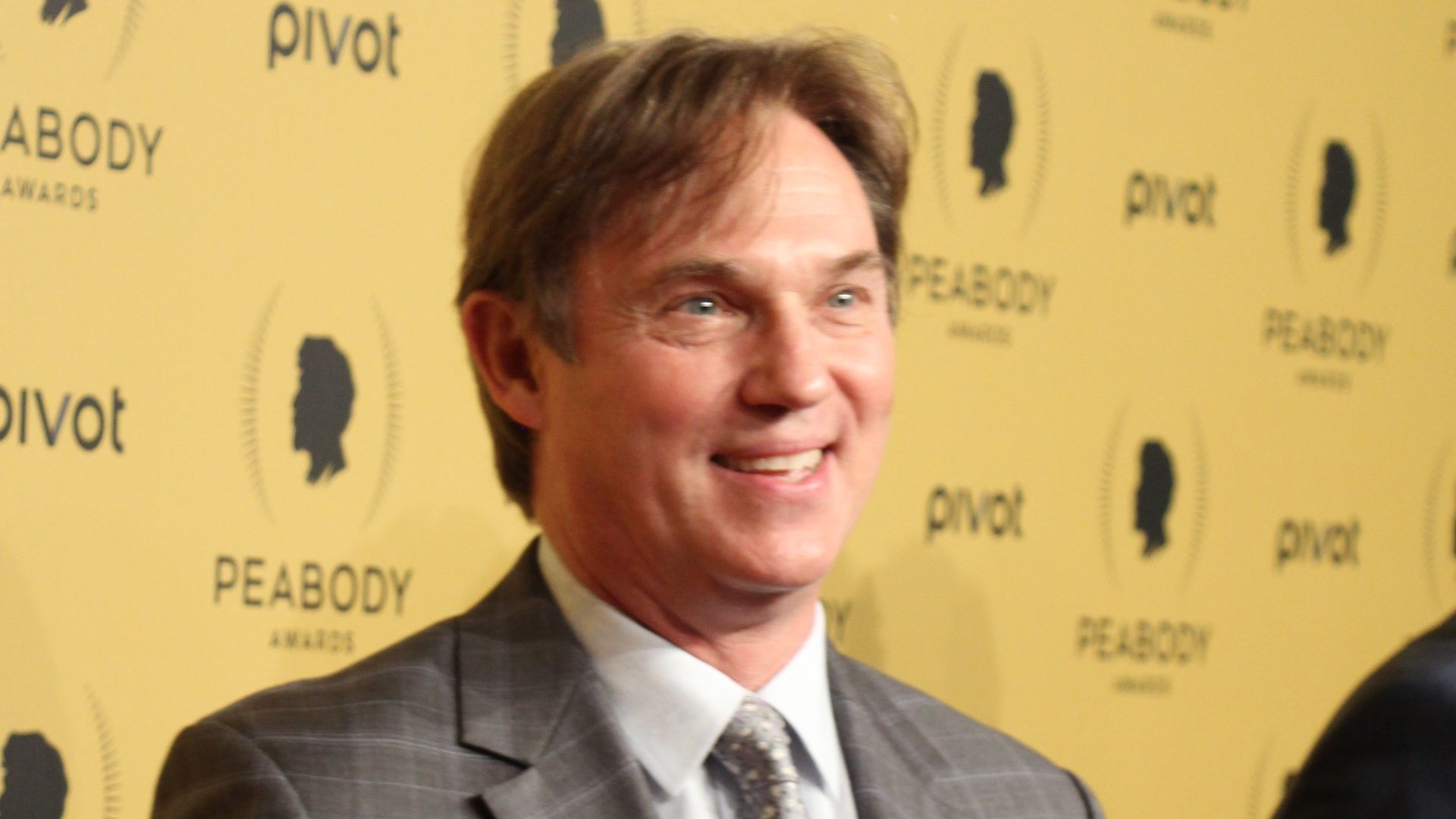 Richard Thomas, who plays Frank Gaad on The Americans, arrives on the red carpet before the ceremony.