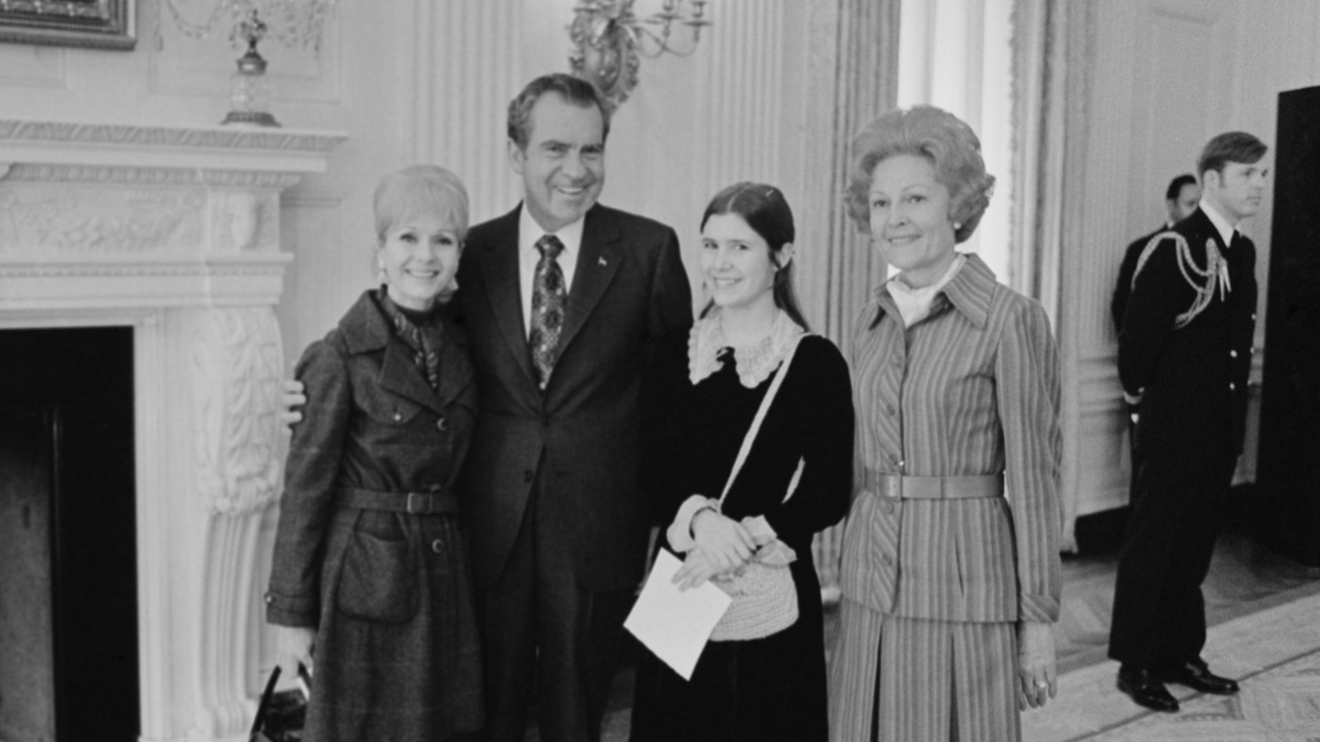 File:President Richard Nixon and First Lady Pat Nixon with Actresses Debbie Reynolds and Carrie Fisher - DPLA - a80ba7ef45e4d2efd05adb1fec220a53.jpg