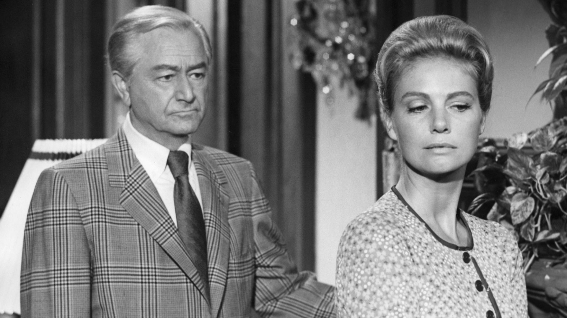 Robert Young & Sharon Acker in the TV series Marcus Welby, M.D., episode The Other Martin Loring - publicity still (cropped and without marks)