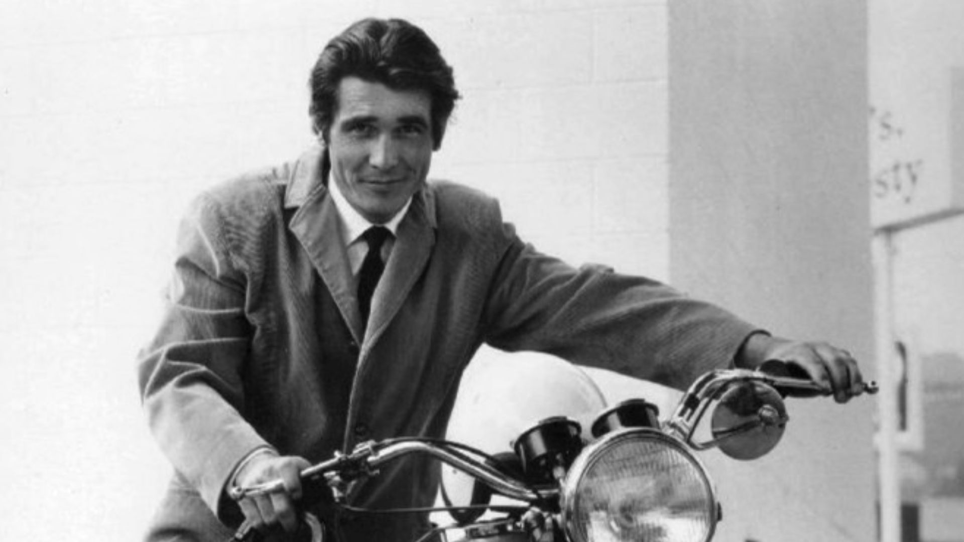 Publicity photo of James Brolin as Dr. Steven Kiley from the premiere of the television program Marcus Welby, M.D..
