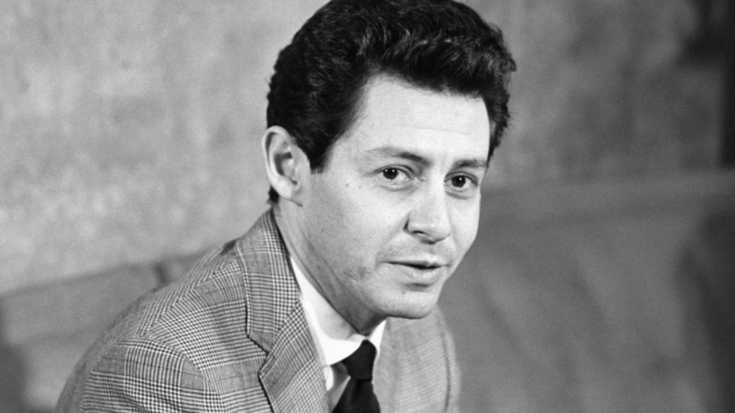 Eddie Fisher during interview with reporters