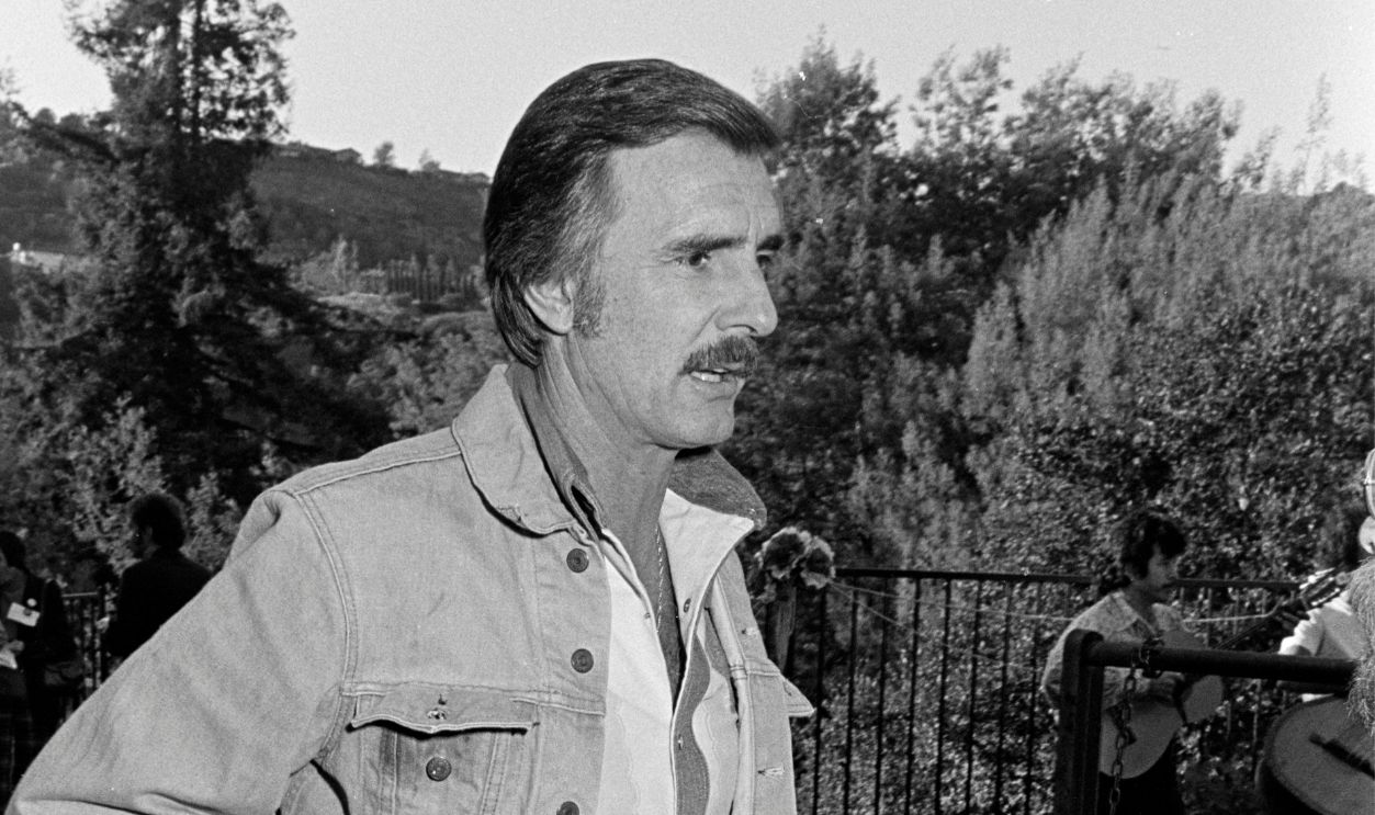 Dennis Weaver attends a fundraiser at a private home in Los Angeles, California, on December 15, 1975.