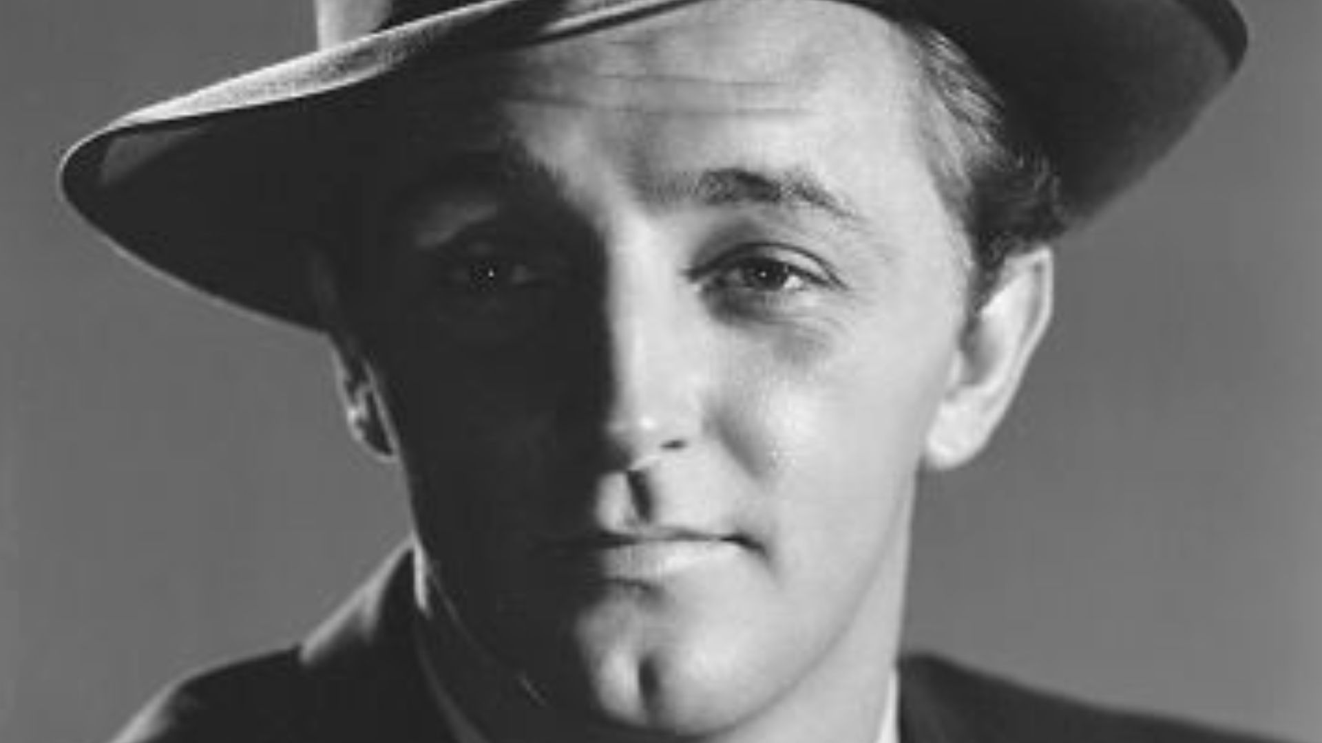 Promotional photograph of actor Robert Mitchum