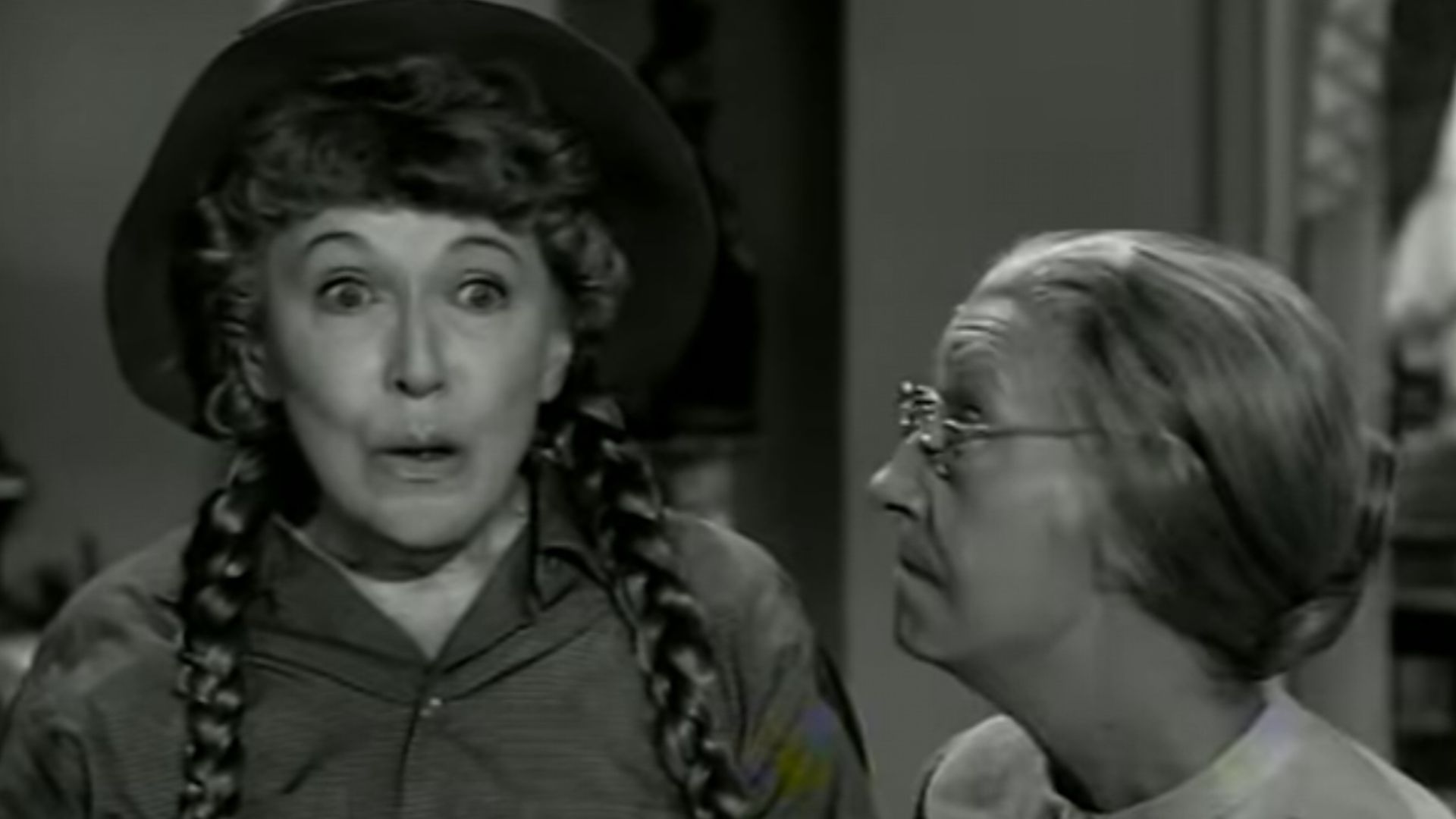 Doris Packer and Irene Ryan in the TV series The Beverly Hillbillies, episode The Clampett Look