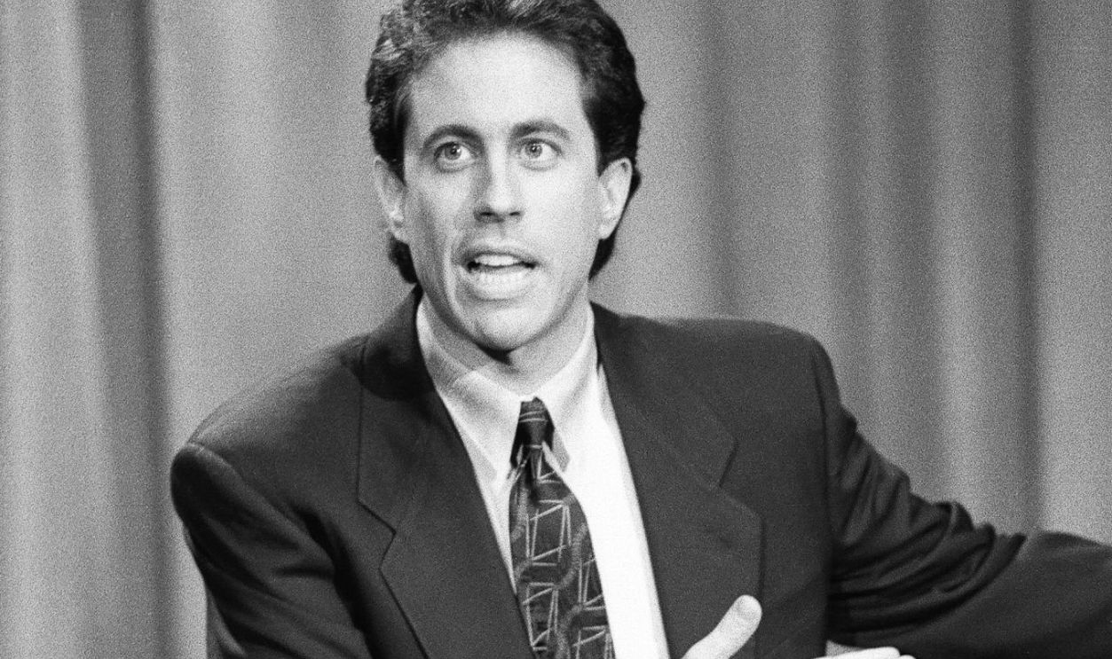 THE TONIGHT SHOW STARRING JOHNNY CARSON -- Pictured: Comedian and actor Jerry Seinfeld performs on April 17, 1990 --