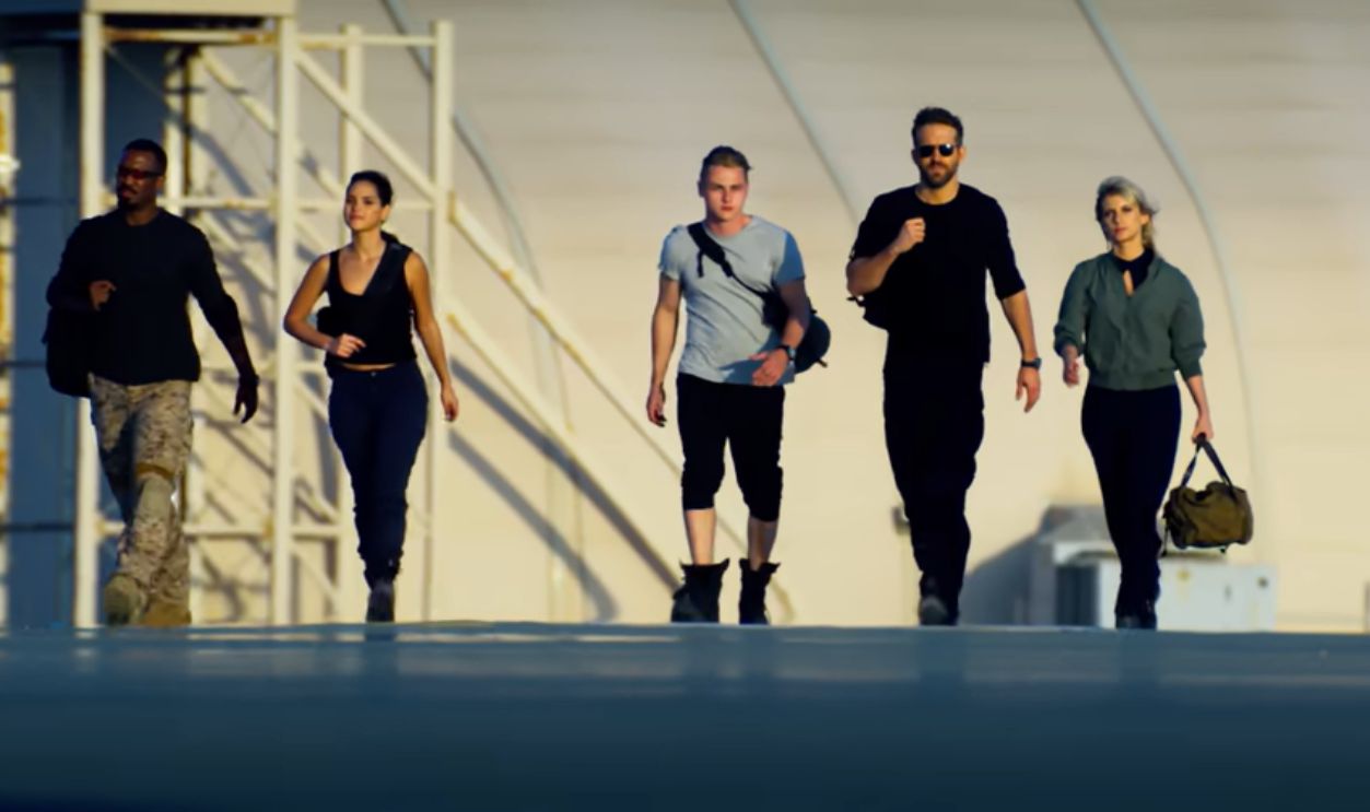 Screenshot from 6 Underground (2019)