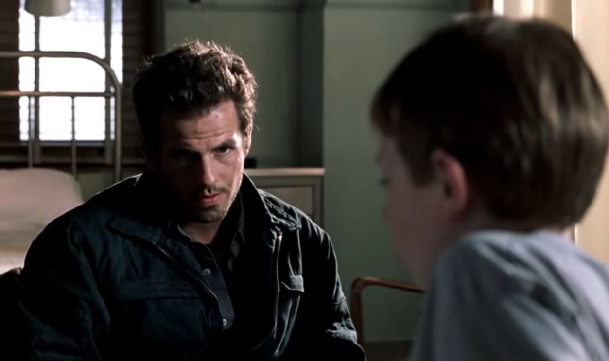 Screenshot from Darkness Falls (2003)