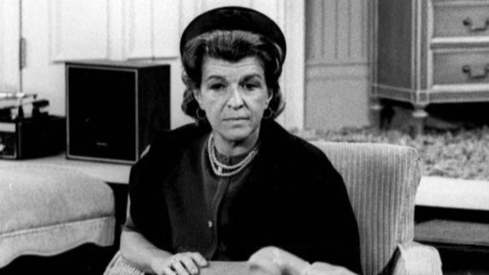 Photo of Nancy Walker as Ida Morgenstern and Mary Tyler Moore as Mary Richards from The Mary Tyler Moore Show.  In this episode, Ida, the mother of Rhoda, arrives in Minneapolis unannounced.  She has nowhere to stay when her daughter refuses to see her, s