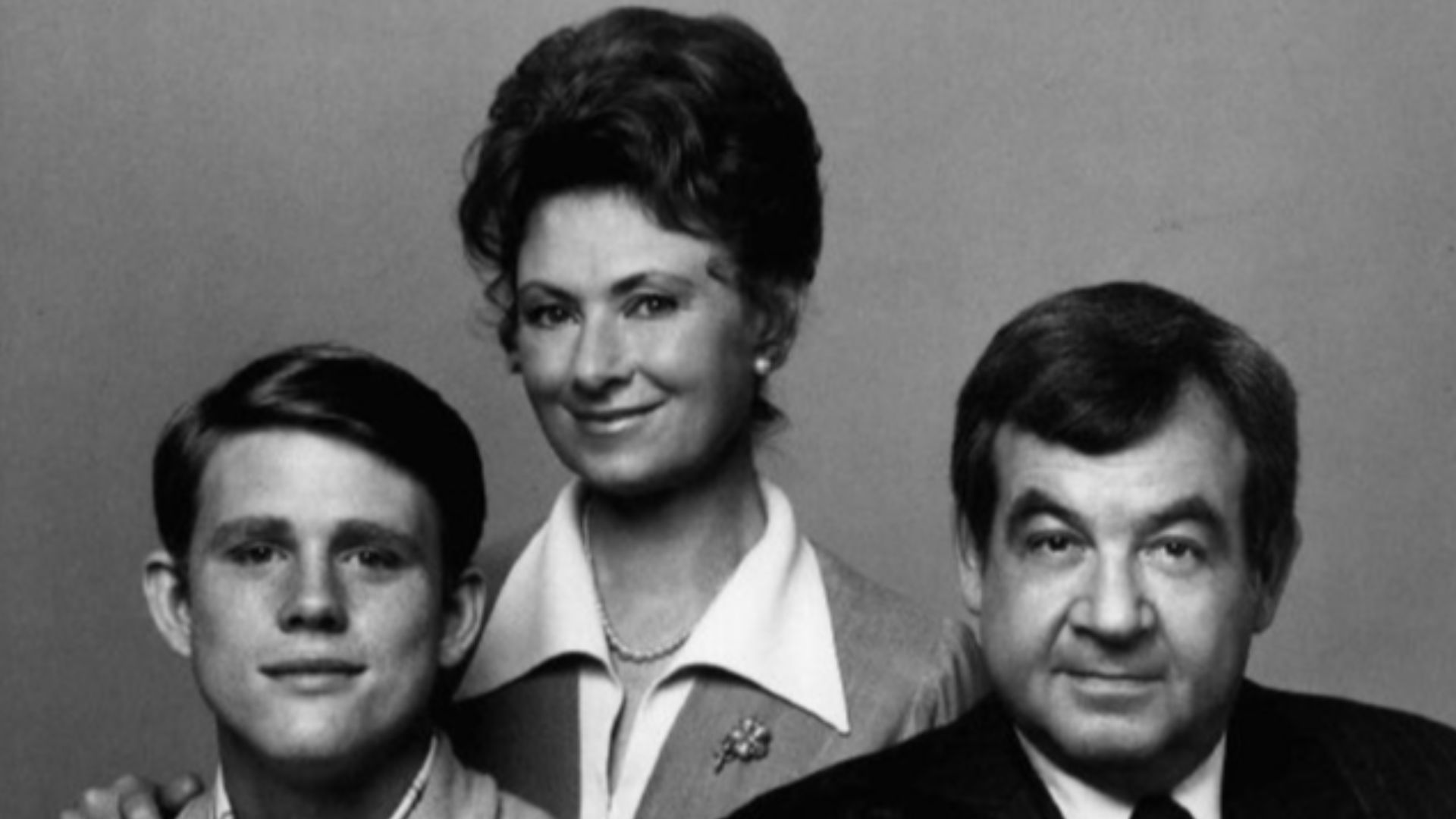 Photo of the Cunningham family from the television program Happy Days.  Standing are Marion Ross (Marion Cunningham) and Tom Bosley (Howard Cunningham).  Seated are Ron Howard (Richie Cunningham) and Erin Moran (Joanie Cunningham).