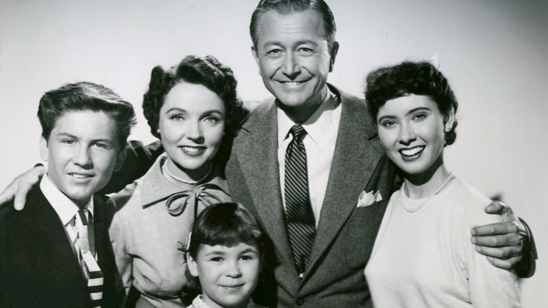 Cast photo of the Anderson Family from the television program Father Knows Best.  Back, from left: Billy Gray, Jane Wyatt, Robert Young, Elinor Donahue.  At front is Lauren Chapin.