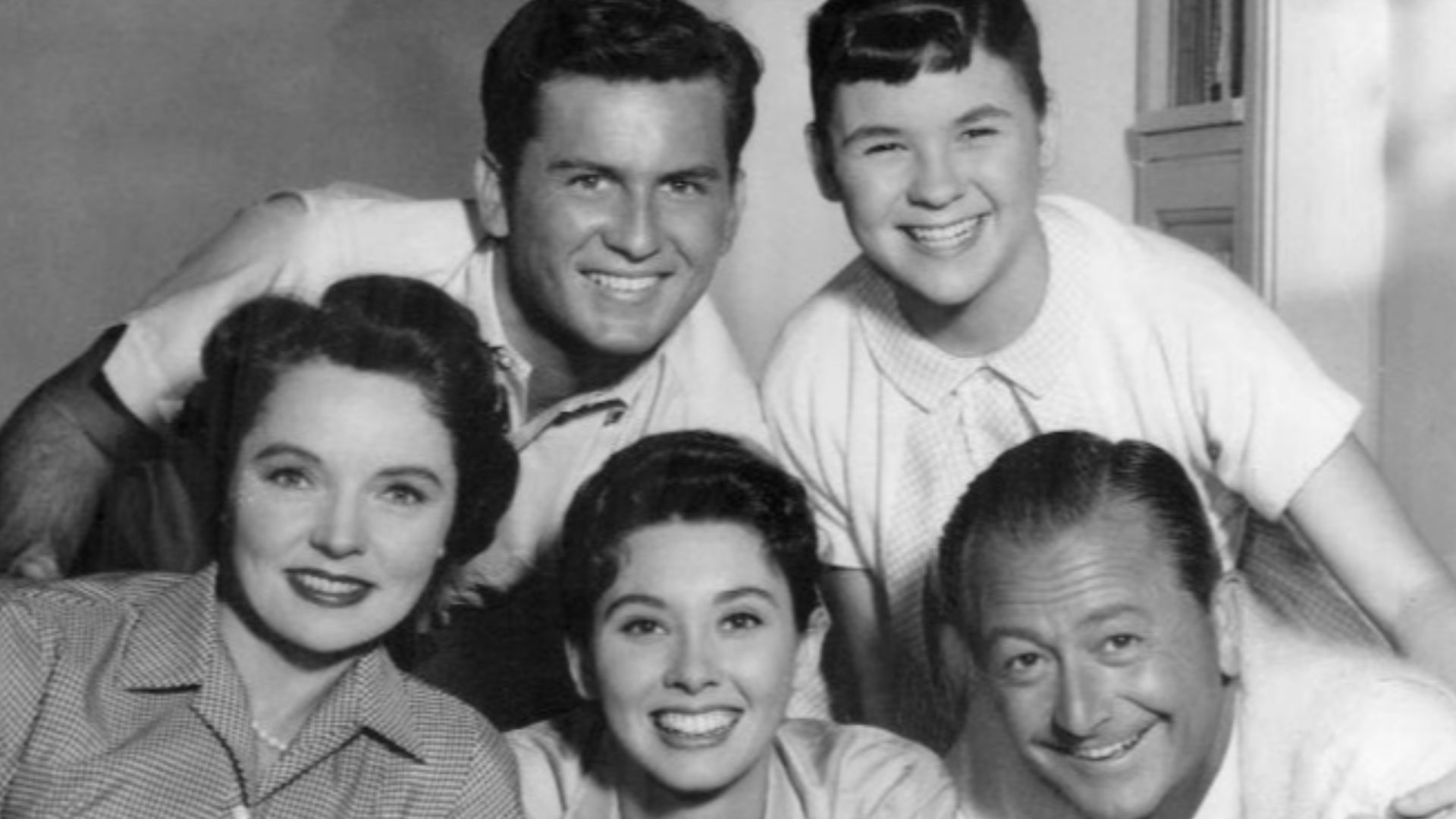 Photo of the cast of the television program Father Knows Best.  Top, from left: Billy Gray, Lauren Chapin.  Bottom, from left: Jane Wyatt, Elinor Donahue, Robert Young.