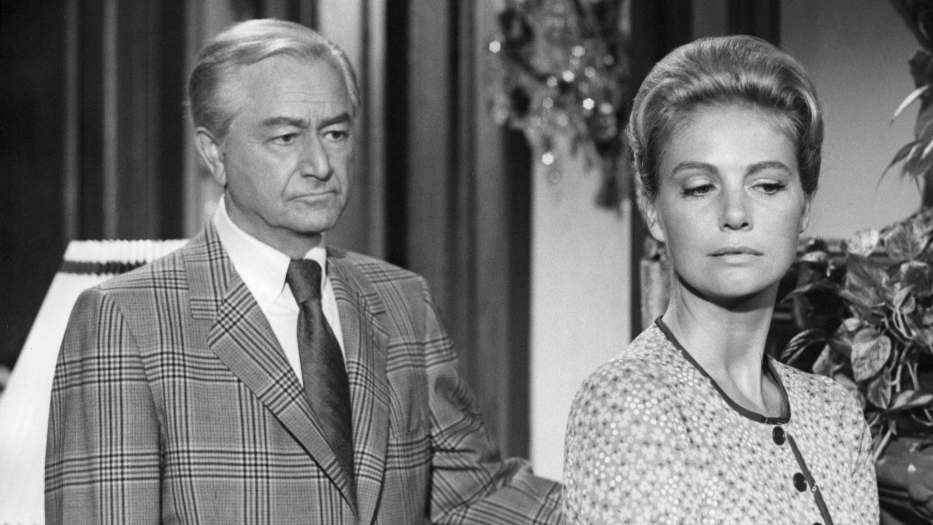 Robert Young & Sharon Acker in the TV series Marcus Welby, M.D., episode The Other Martin Loring - publicity still (cropped and without marks)