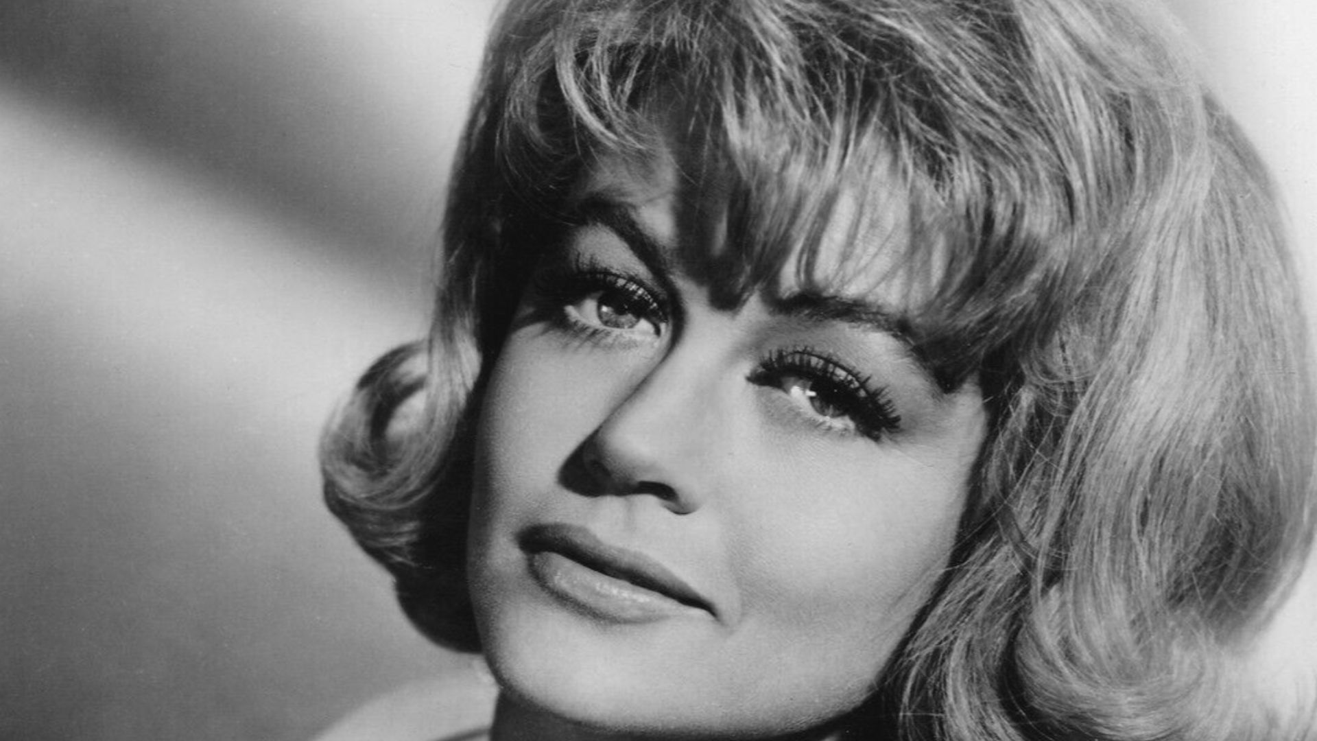 Publicity photo of Dorothy Malome