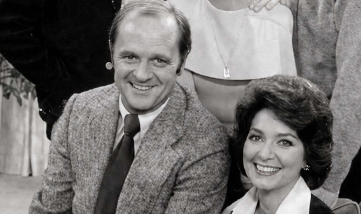 Publicity photo of the cast of The Bob Newhart Show. Standing from left: Bill Daily (Howard Borden), Marcia Wallace (Carol Kester), Peter Bonerz (Jerry Robinson). Seated: from left: Bob Newhart (Bob Hartley), Suzanne Pleshette (Emily Hartley).