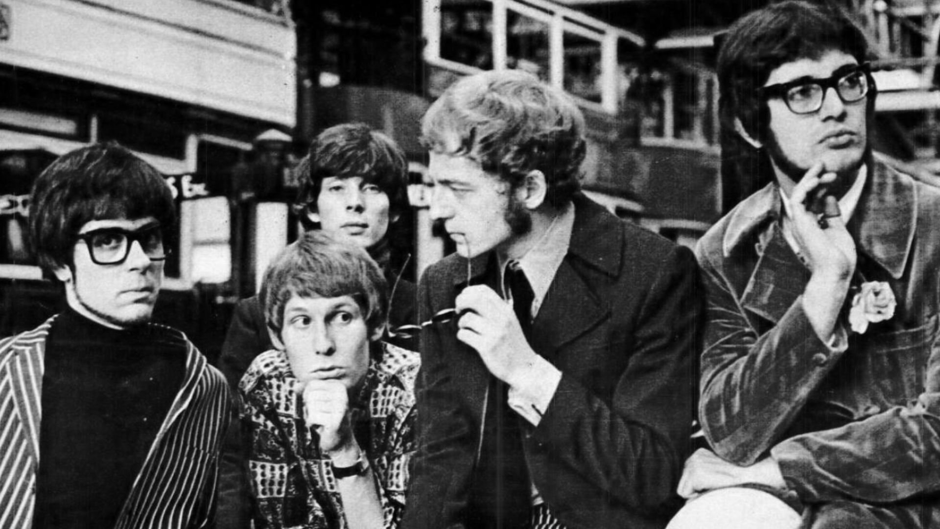 The band Manfred Mann with, from left to right Manfred Mann, Mike d'Abo, Klaus Voormann, Mike Hugg and Tom McGuinness.
Trade ad for Manfred Mann's single