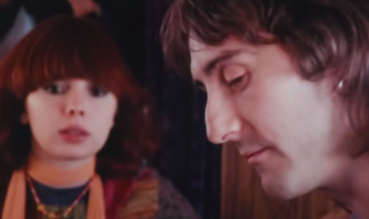 Screenshot from Silly Love Songs (1976)