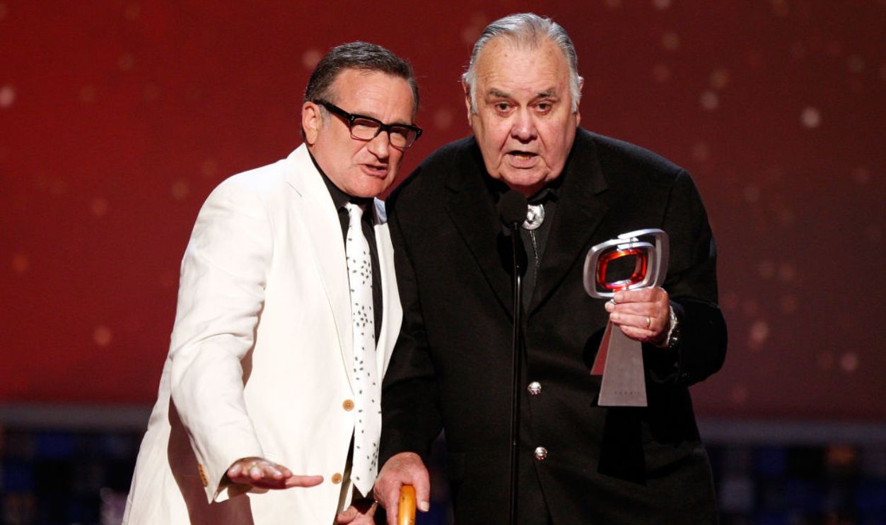 SANTA MONICA, CA - JUNE 08: Actor Robin Williams (L) presents the Pioneer Award to actor Jonathan Winters onstage during the 6th annual