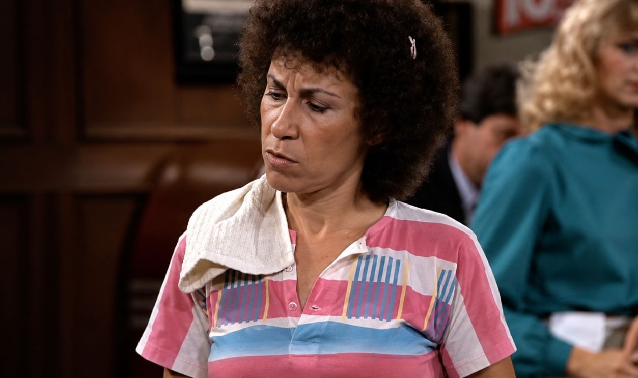 Screenshot from Cheers (1982-1993) 