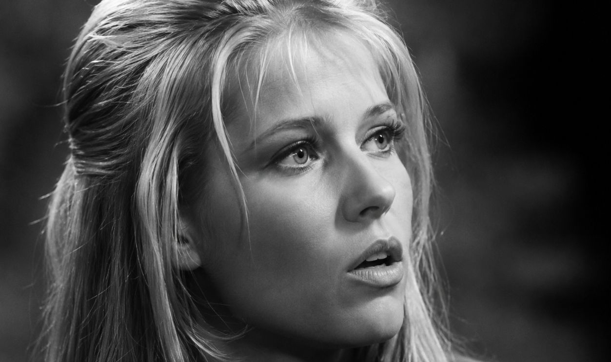  Screenshot from  Love Is a Many Splendored Thing (1967–1973)