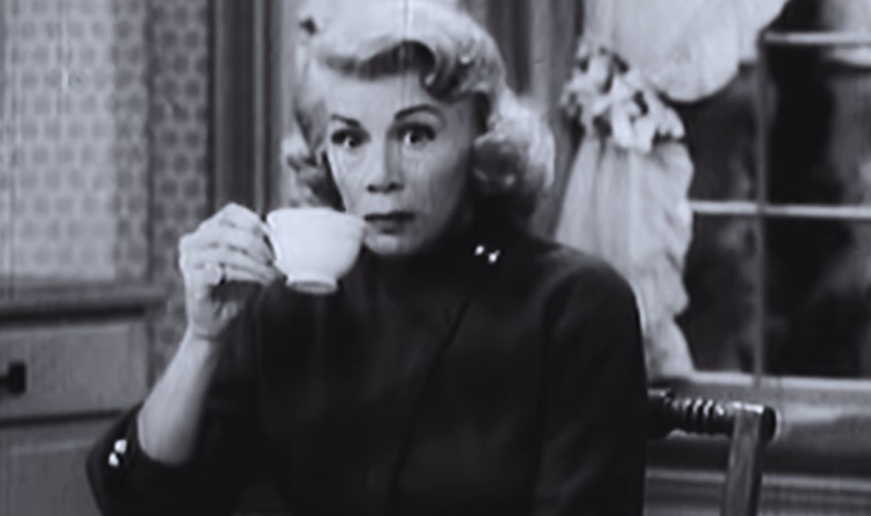 Screenshot from The George Burns and Gracie Allen Show (1950-1958)