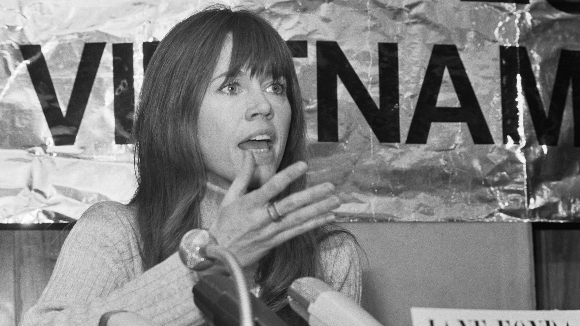 Jane Fonda geeft persconferentie in TH in Delft voor Vietnamacties; Jane Fonda tijdens persconferentie