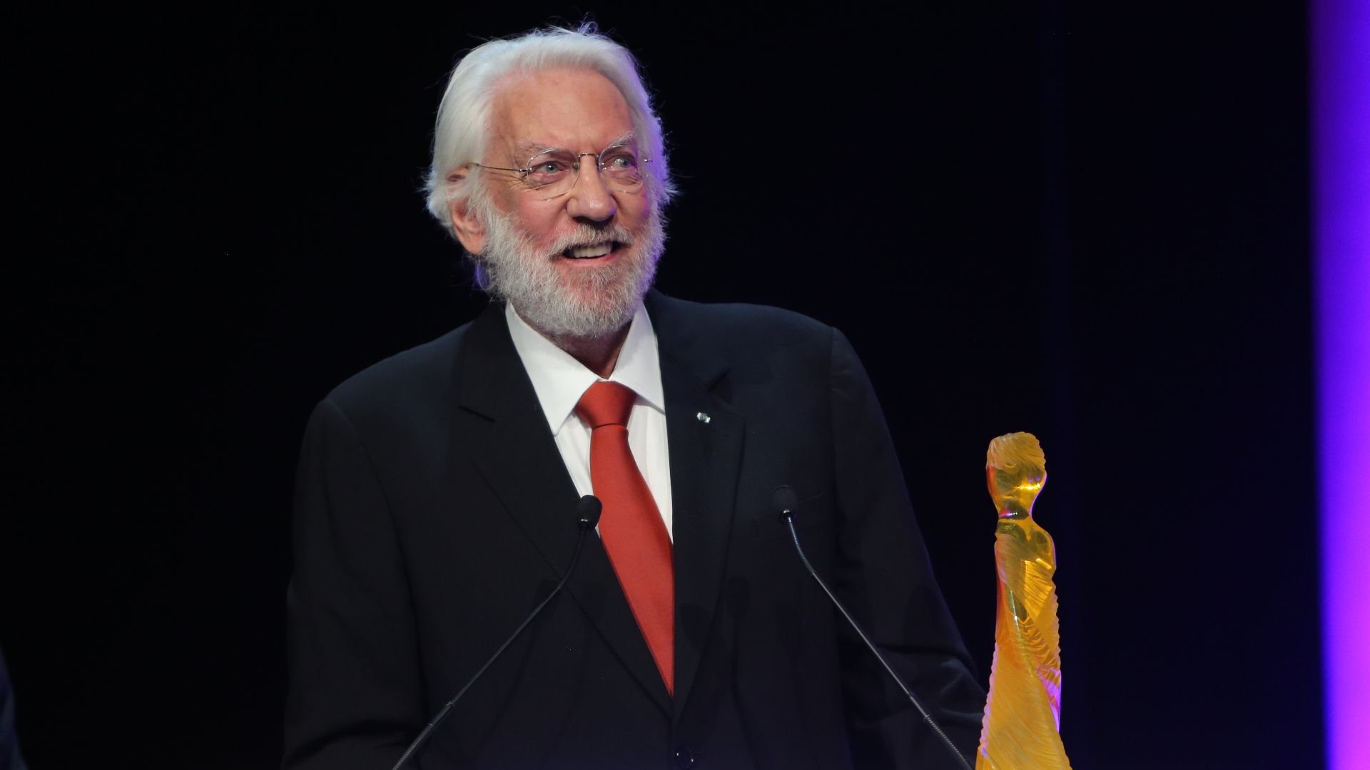Donald Sutherland accepting the Crystal Nymph Award