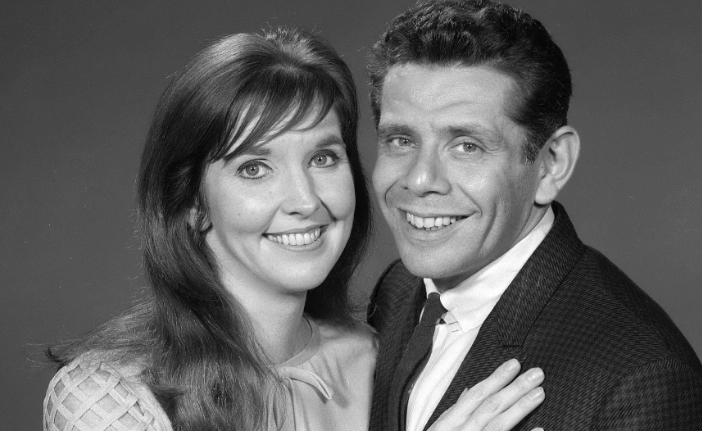 NEW YORK - NOVEMBER 7: Anne Meara and Jerry Stiller are photographed for THE ED SULLIVAN SHOW. Image dated November 7, 1966. 