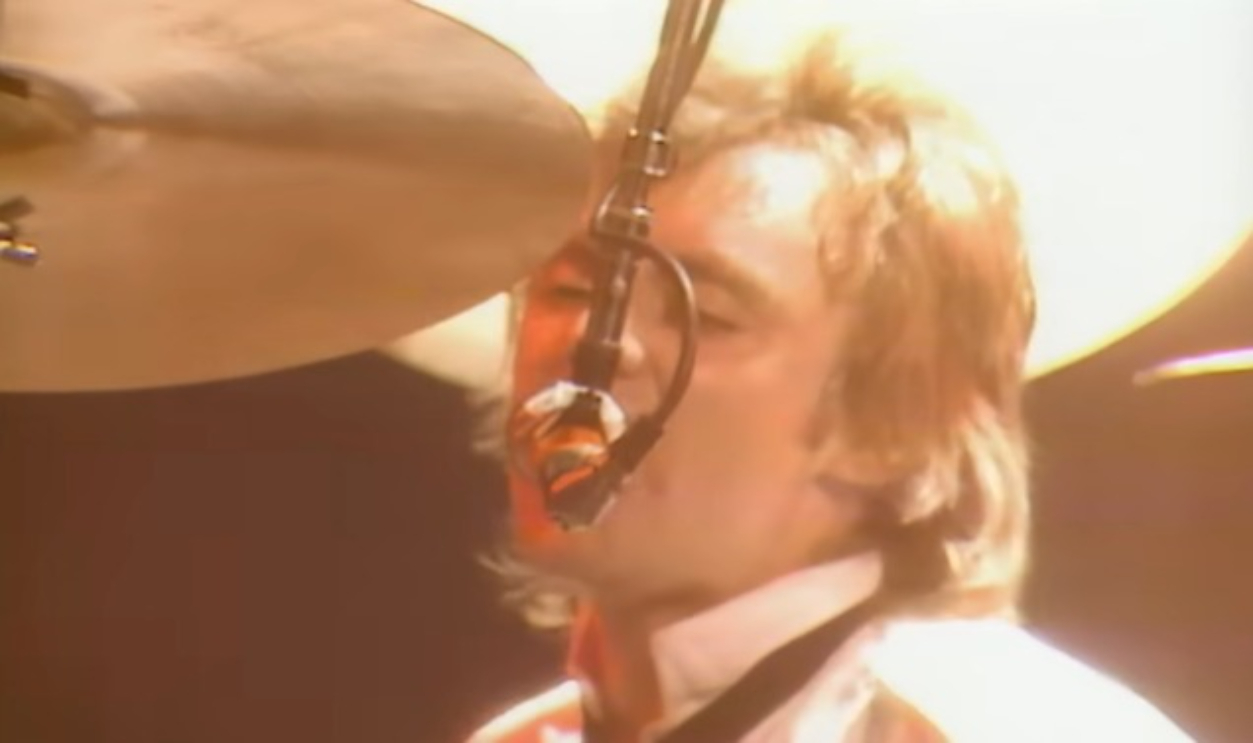 Screenshot from I'm in Love with My Car (1975)