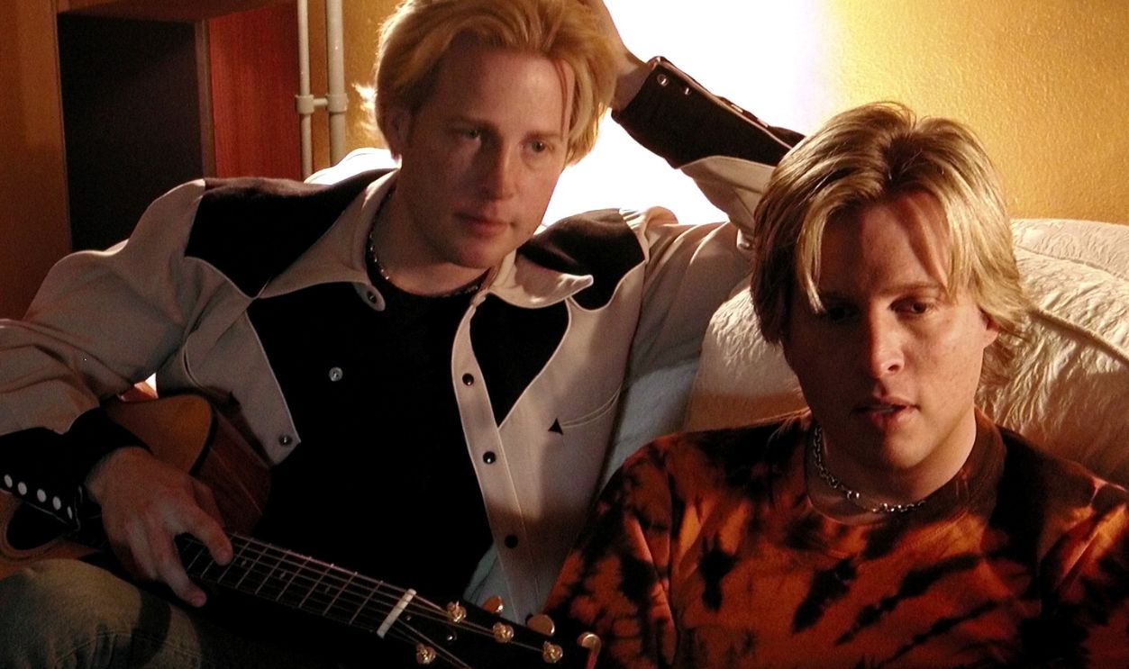 Matthew (left) and Gunnar (cq) Nelson, twin sons of 50s teen idol Rick Nelson, are launching a tour that's a tribute to their father's music. They've had success on their own, first as rockers in the early 90s, then as country rockers. DIGITAL IMAGE SHOT ON FRIDAY 1/19/2001.