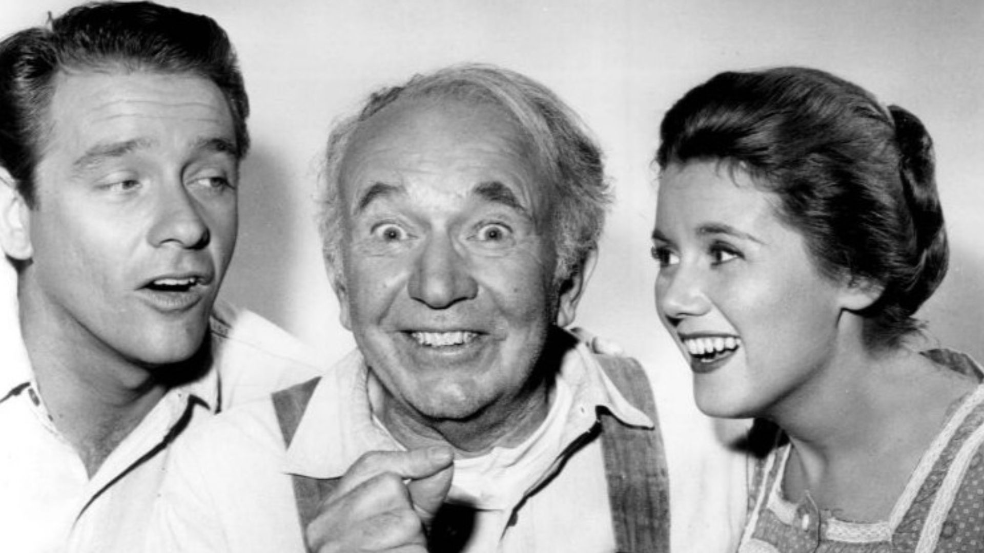 Photo of Richard Crenna as Luke McCoy, Walter Brennan as