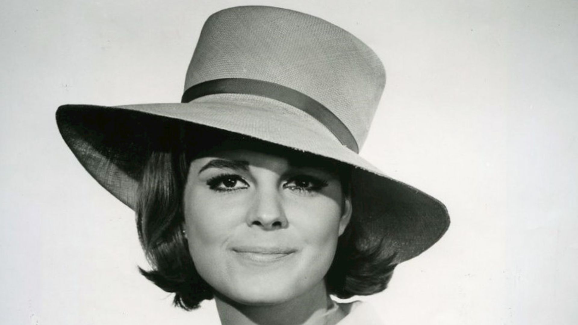 Photo of Susan Saint James from the made for television movie Fame is the Name of the Game.  This was the beginning of the Name of the Game television series.