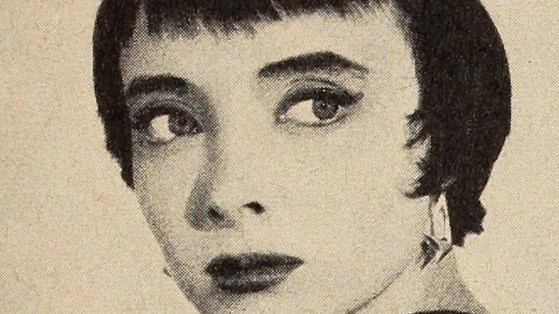 Carolyn Jones as Ronnie in King Creole.