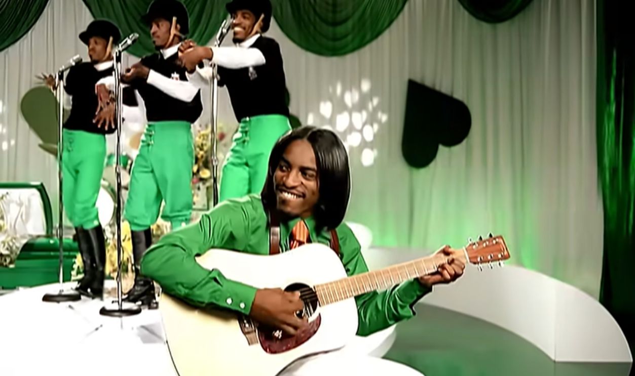 Screenshot from Hey Ya! (2003)