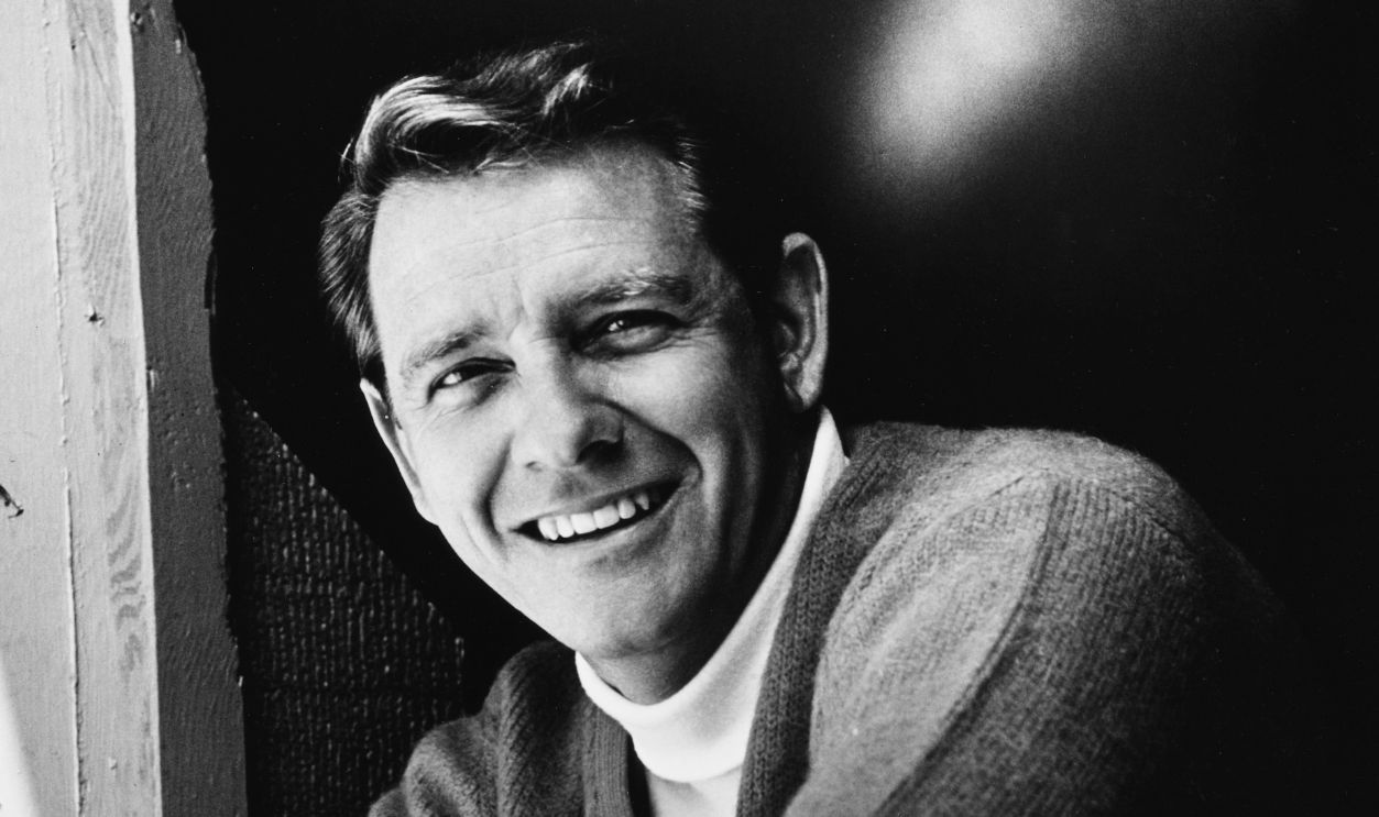 Getty Images - 522787095 - Portrait of actor Richard Crenna wearing a roll neck sweater and leaning out of a doorway, 1964.