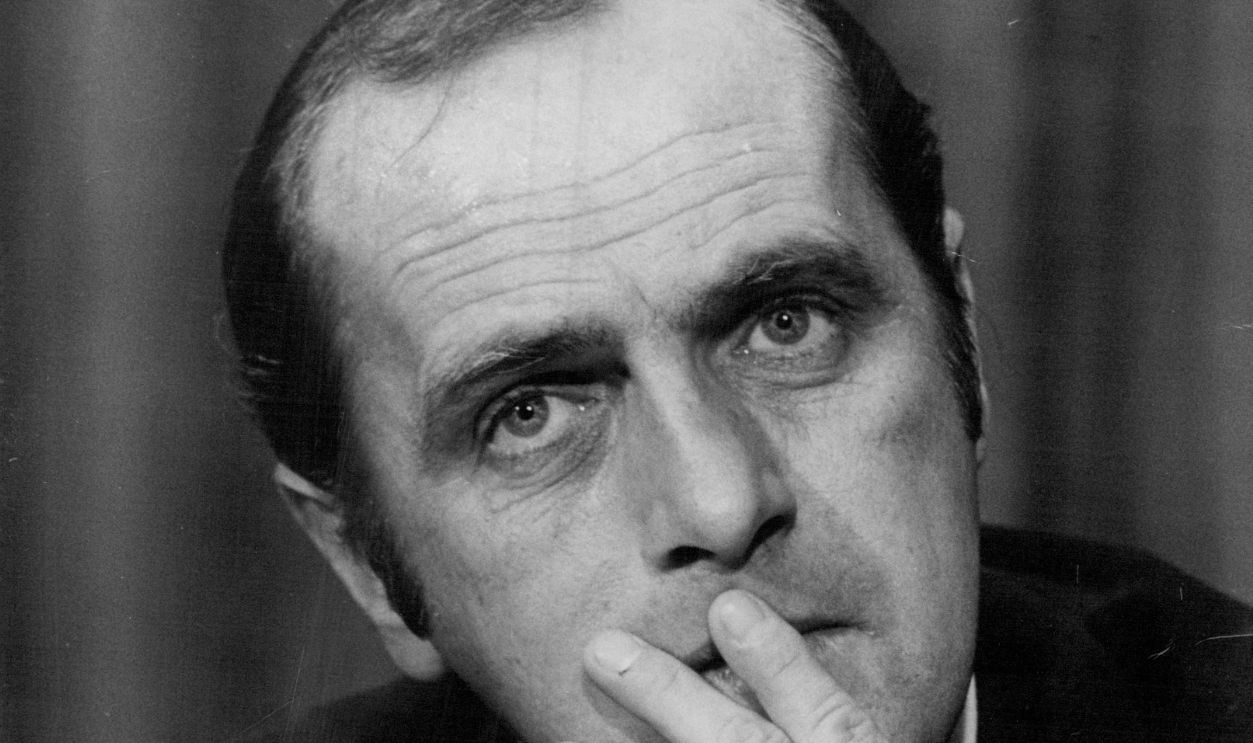 If one were to meet American comic Bob Newhart on a Sydney street, one would possibly imagine the quietly spoken some what modest gentleman to be a village curate on holidays.Comedian Bob Newhart pictured at Sydney Airport today. He is here for season at the Chevron Hotel. October 5, 1971. 