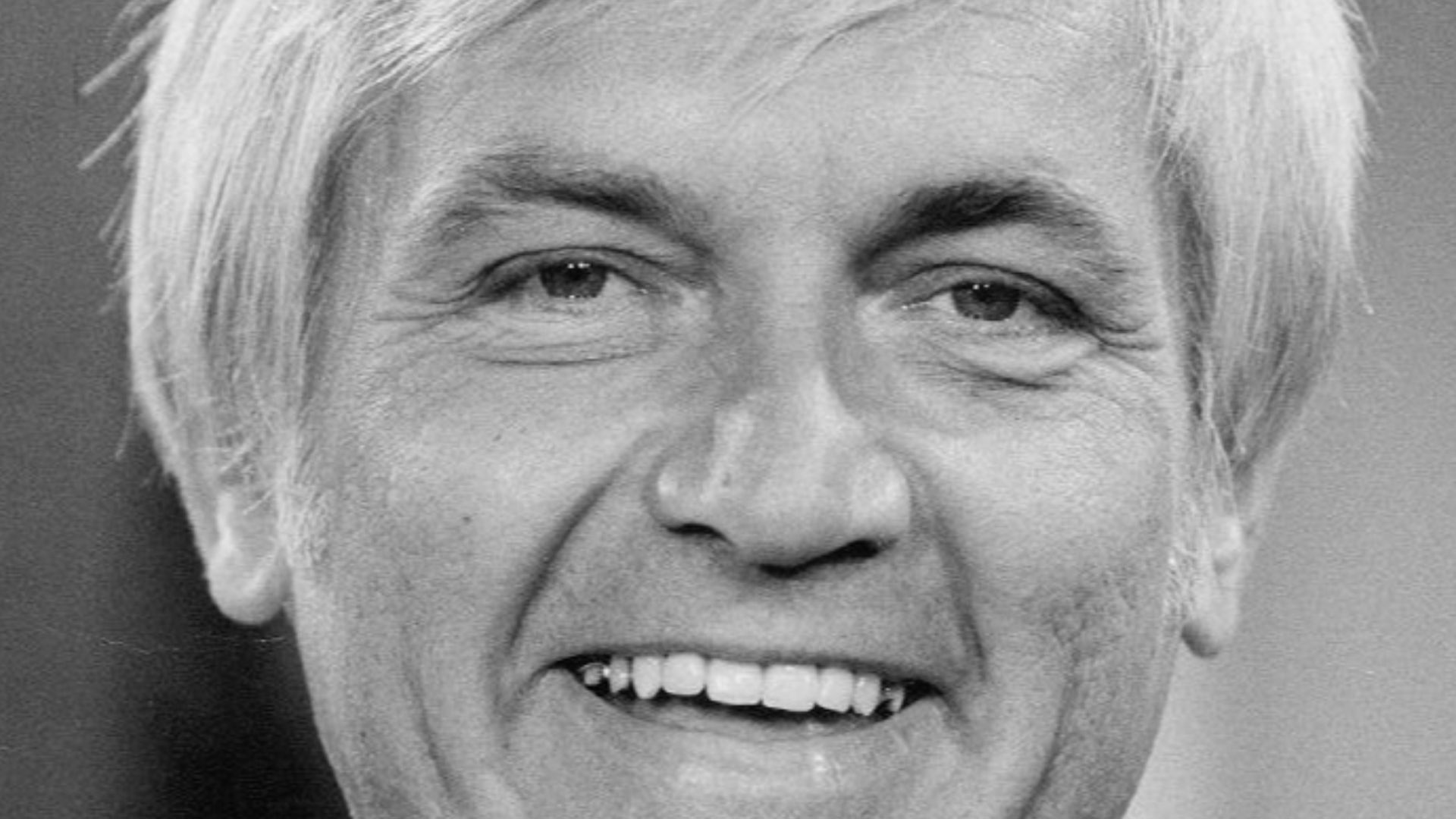 Photo of actor Ted Knight.