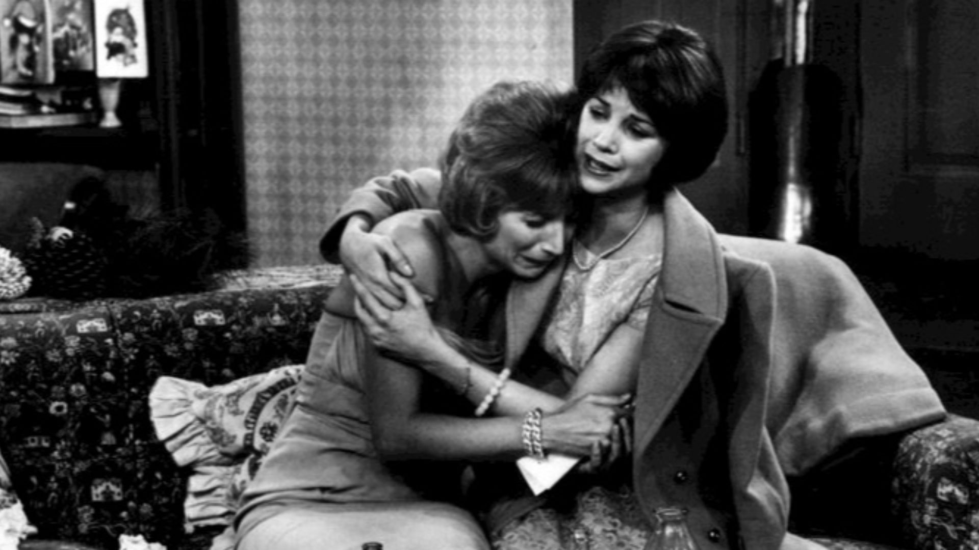 Publicity photo of Penny Marshall and Cindy Williams from Laverne & Shirley.  In this episode, an ailing Shirley comforts Laverne when her New Year's Eve date dumps her.