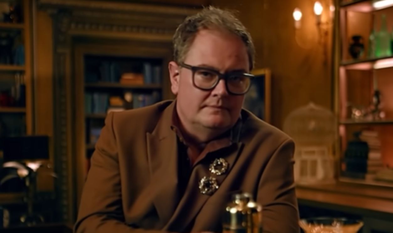 Screenshot from The Celebrity Traitors (2025)