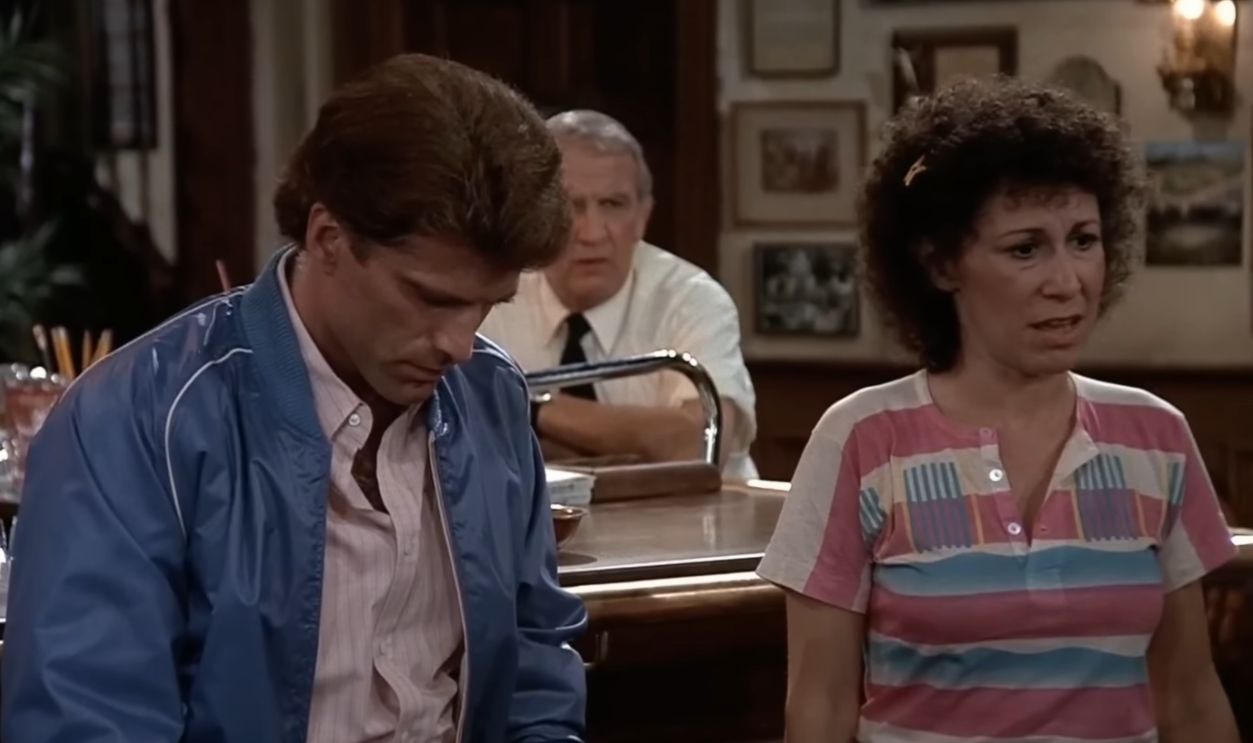 Screenshot from Cheers (1982-1993)