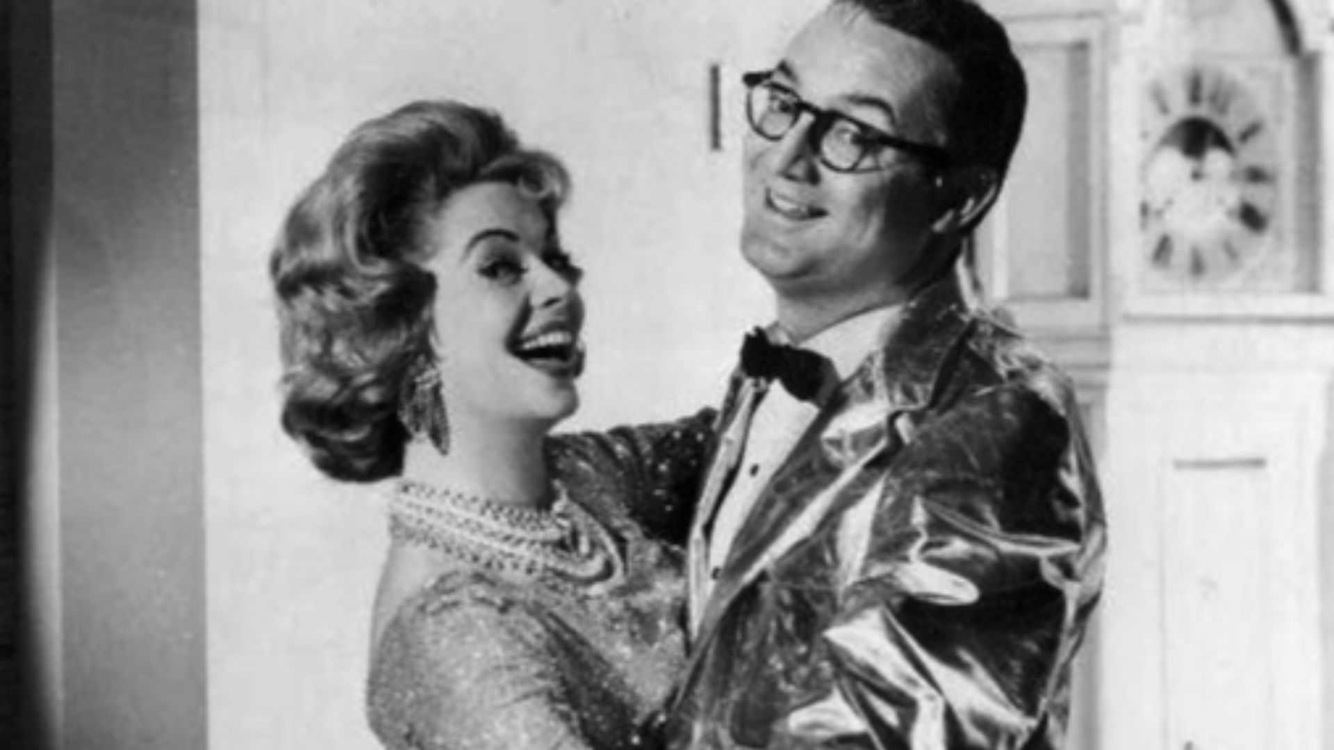 Publicity photo of Steve Allen and Jayne Meadows who were starring in the play The Fourposter at the Edgewater Beach Playhouse in Chicago.  The Edgewater Beach Hotel (now razed) offered theater productions in the late 1950s and early 1960s.
