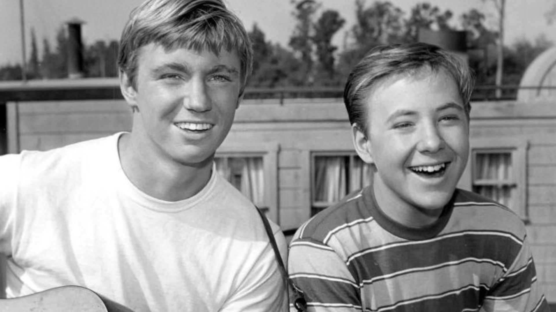 Photo from the television program It's A Man's World.  Pictured from left: Randy Boone as Vern Hodges and Michael Burns as Howie Corbett.