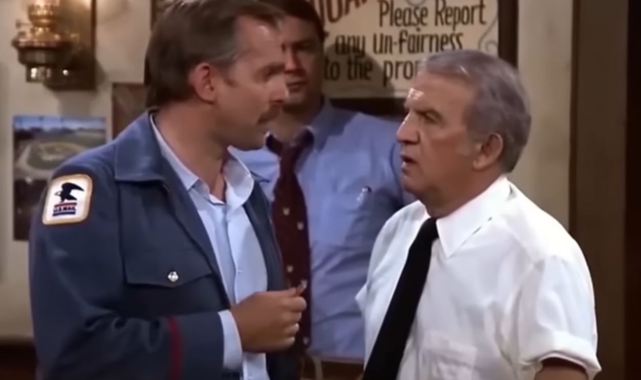 Screenshot from Cheers (1982-1993) 