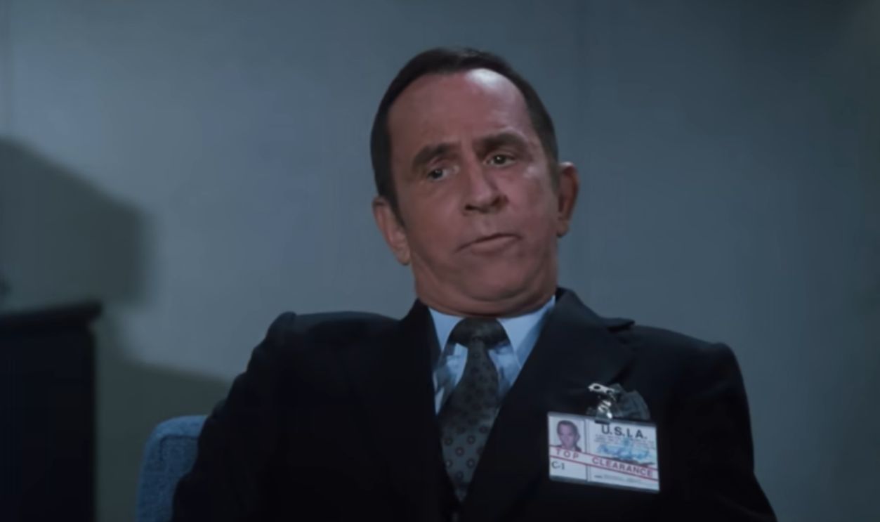 Screenshot from Get Smart, Again! (1989)