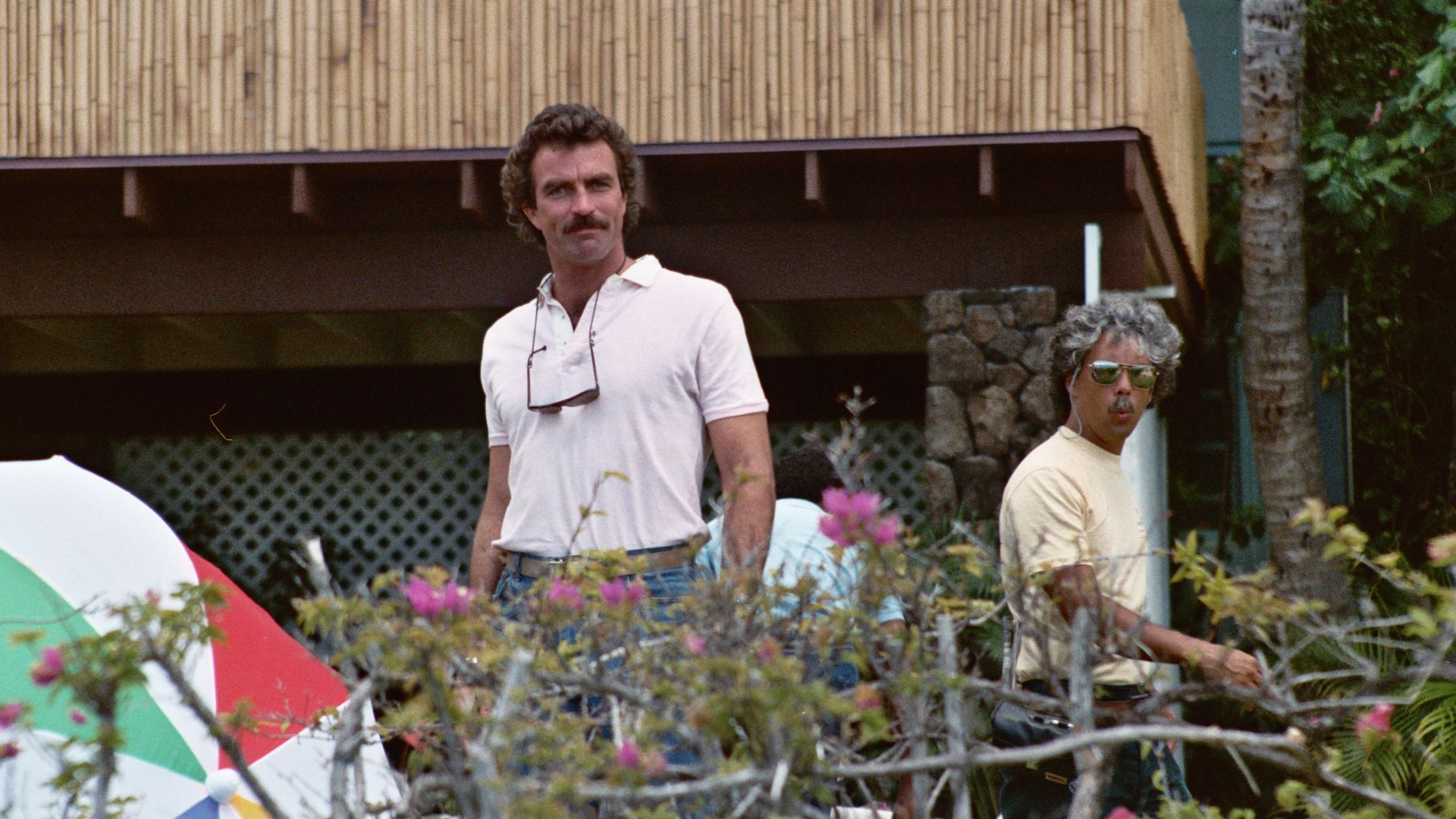 Tom Selleck, filming a scene for MAGNUM P.I. in April 1984 at the Kahala Hilton Hotel in Hawaii.