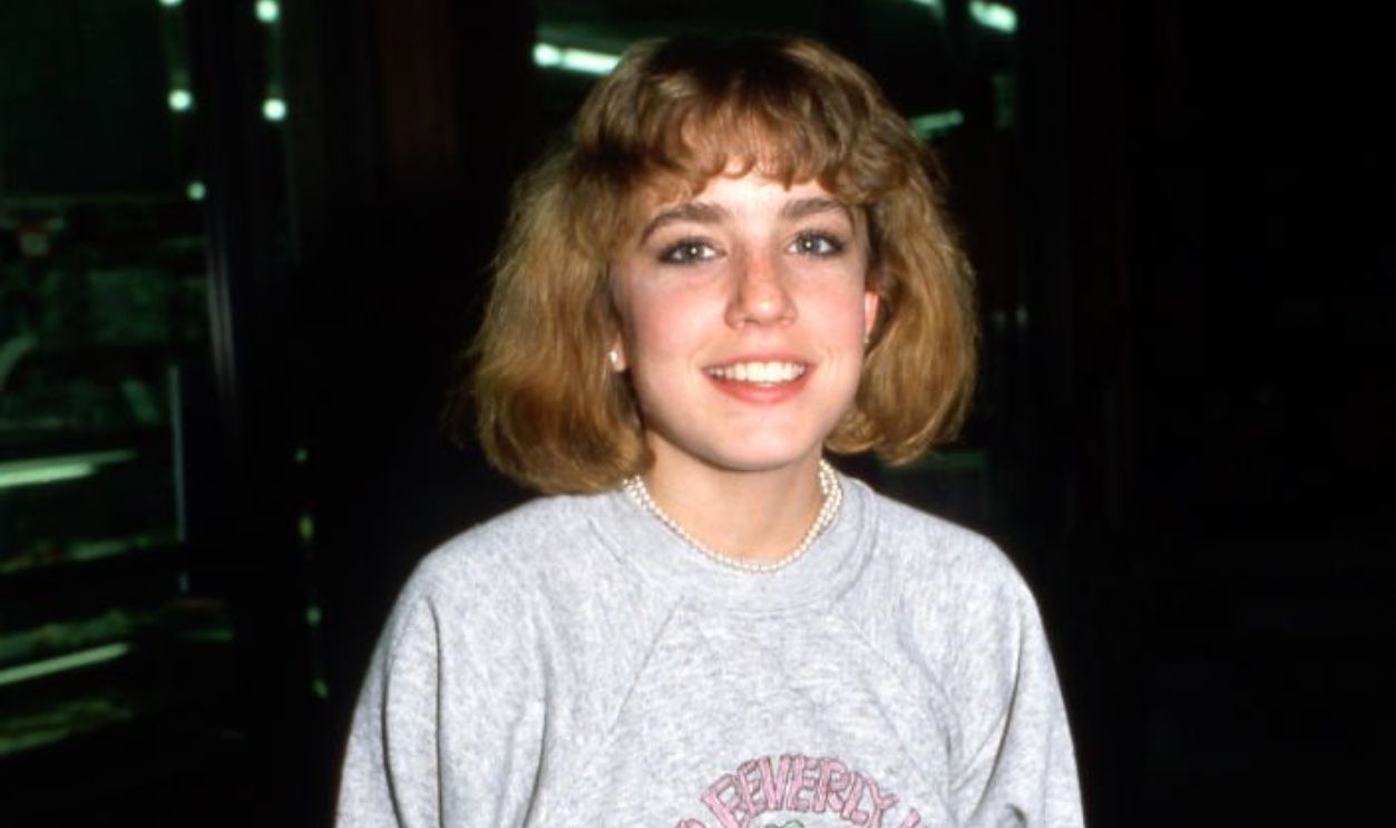 Dana Plato seen grocery shopping. She shows the cast on her broken wrist which she claimed to photographer was broken by her Diff'rent Strokes costar Todd Bridges. 1983