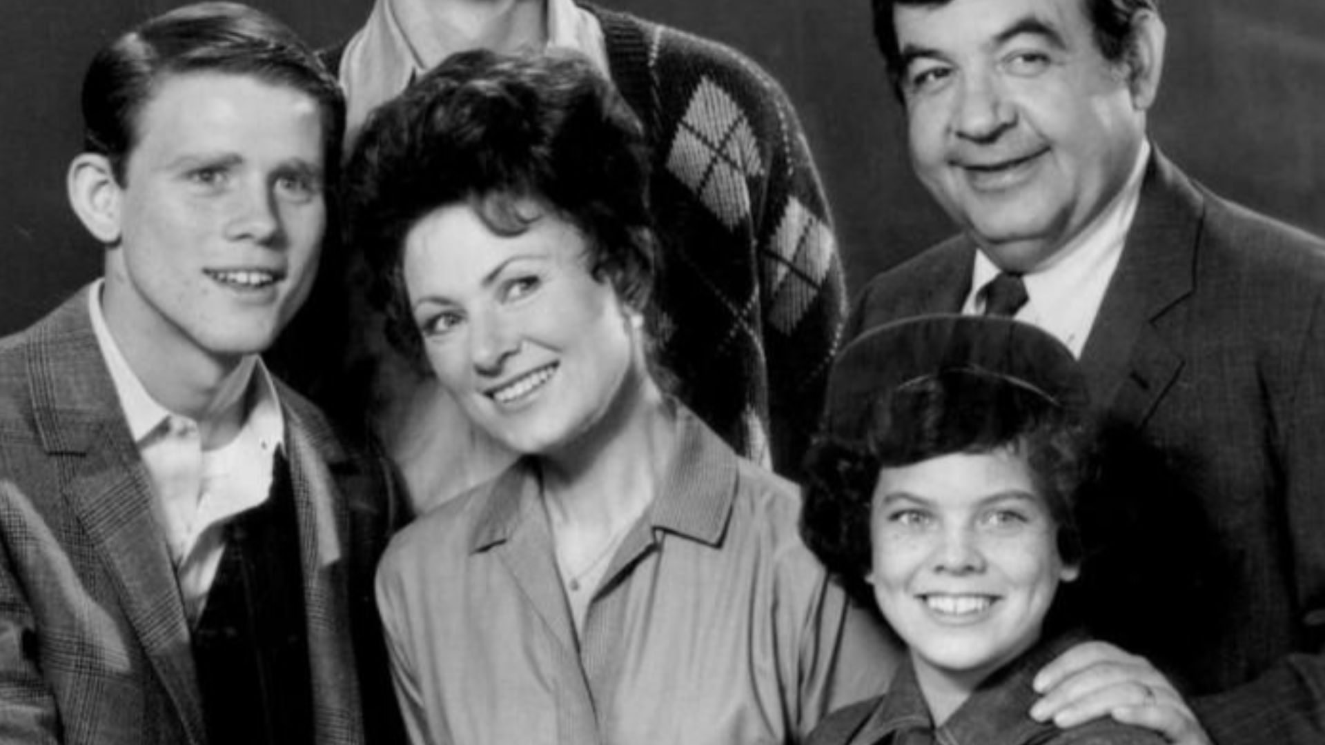 Photo of the Cunningham family from the television program Happy Days.  Back from left: Ron Howard (Richie), Gavan O'Herlihy (Chuck - two actors played the role before the character was written out), Tom Bosley (Howard).  Front: Marion Ross (Marion), Erin